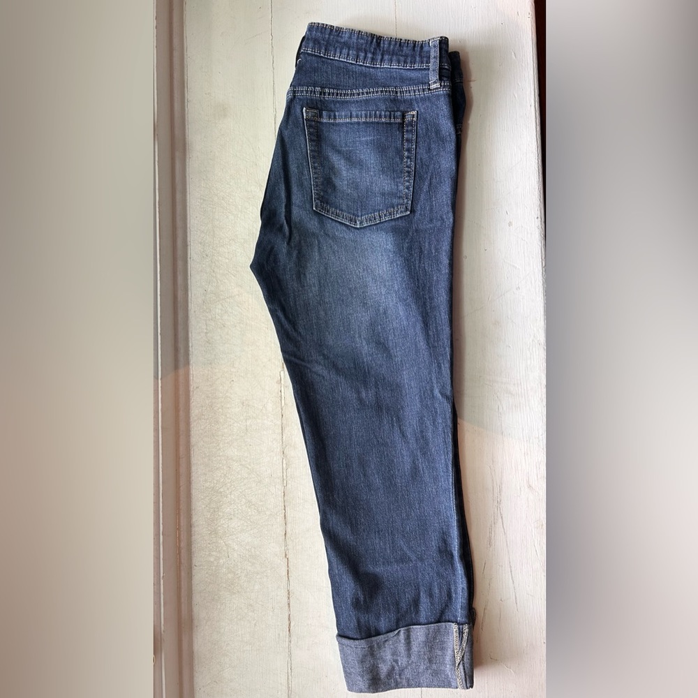 Gap premium straight crop jeans. Size 8/29. Only worn a few times.